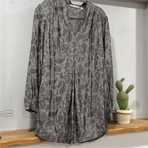 Soft Surroundings Gray Metallic Paisley Tunic Blouse, Size L